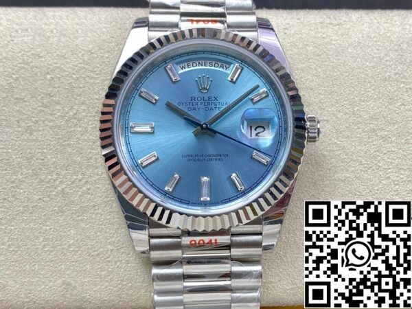 2 55 a20bdf3d 9984 4b69 9f49 3caa2a5268bd Rolex Day Date M228236-0006 1:1 Best Edition EW Factory Quadrante blu ghiaccio