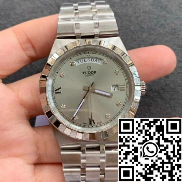 2 8 ca71d1e9 68b0 4fff 85f6 fe2f89c78039 Replika Tudor Royal M28600-0002 Day Date V7 gyári gyémánt számlapja