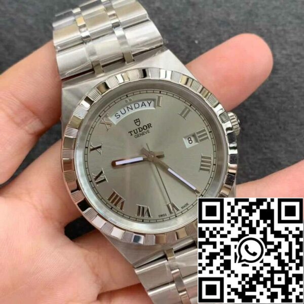 3 11 7e9a41c1 b7b2 4ee7 bdab bae2b5406158 Replika Tudor Royal M28600-0001 Day date V7 Factory Silver Dial