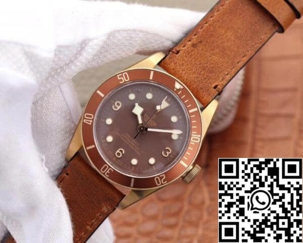 3 1 5db9259e 0f52 48da 91dc 4f4afc2f57e1 Tudor Heritage Black Bay Bronze 79250B XF Factory 1:1 Best Edition Swiss ETA 2824 Quadrante marrone