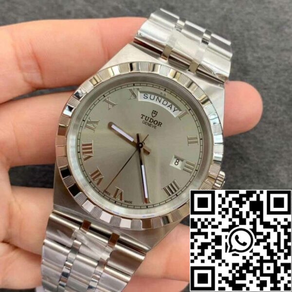 4 11 0f0b9017 9957 4d95 a896 2967b23993db Replica Tudor Royal M28600-0001 Day date V7 Factory Silver Dial