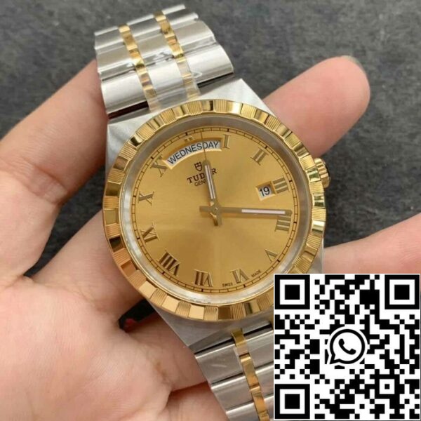 4 12 a0e315ea e5db 4127 8b3a 5d0a43295900 Réplica Tudor Royal M28603-0004 Day Date V7 Factory Ouro Amarelo