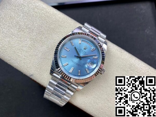 5 49 b0b904ae 5748 4496 b70e bc8ab2c151e0 Rolex Day Date M228236-0006 1:1 Best Edition EW Factory Quadrante blu ghiaccio