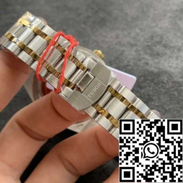 7 12 0e2872c4 7f49 4a84 b41c c78c0d0c8eae Replica Tudor Royal M28603-0004 Day Date V7 Factory Yellow Gold