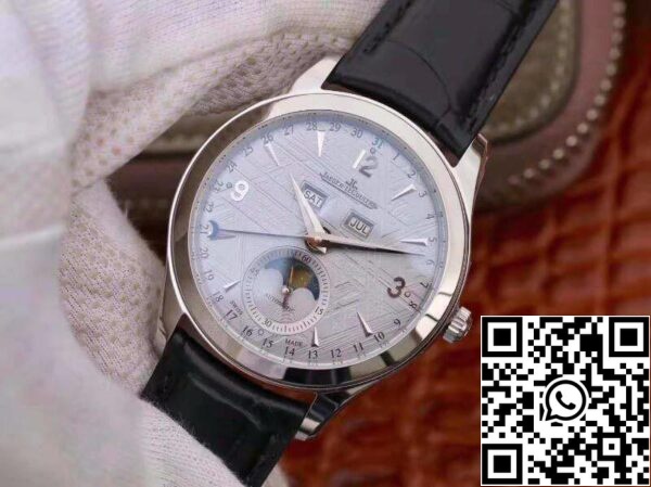 Jaeger LeCoultre Master Calendar 1558420 OM tehdas 1 1 Best Edition Sveitsin ETA866 Silver Dial Musta vasikka nahkahihna US Replica Watch 1601 Jaeger-LeCoultre Master Calendar 1558420 OM tehdas 1 1:1 Best Edition Sveitsin ETA866 Silver Dial Musta vasikka nahkahihna