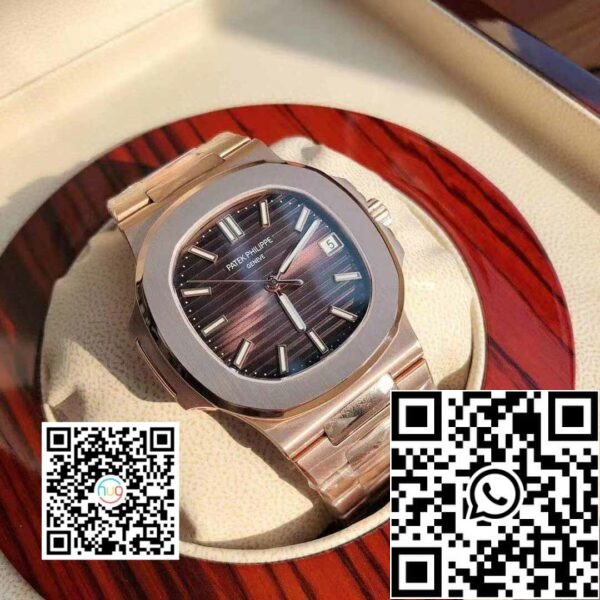 Patek Philippe Nautilus 5711/1R-001 -Опакован в 18-каратово розово злато със светлочервен циферблат