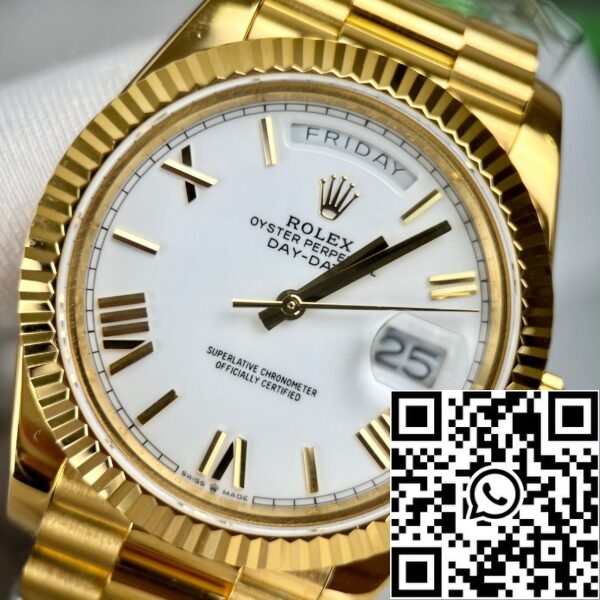 z4619455309608 a959cc1323536b9ec21fe0e8e618ce7c b5679f2c 34c4 48cd a16e 8b6acff5648c Rolex Day-Date 40 228238-0042 gewikkeld 18k goud Met een gewicht van 150 gram