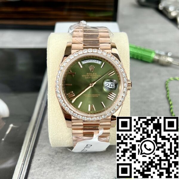 z4619468560051 19c9e879e7201a3cf3b8fc86047b1b6b dd557681 2ead 41a9 bef6 d3af96e246d5 Rolex Day-Date 40 228345RBR Olijf wijzerplaat met omwonden 18k Roségoud en diamant