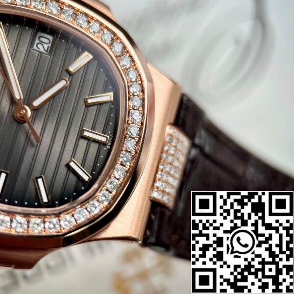 z4631955111528 7d3406fc02c0638be2aa657273408d44 Patek Philippe Nautilus 5711/1R-001 -Version med läderband i 18k och diamant