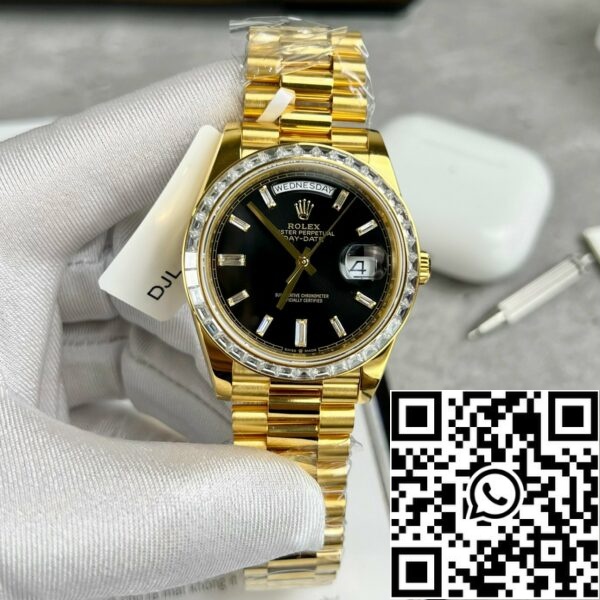 z4645734758762 ab2fbf3692dd06a6cc4bdde6593f0437 dcf71728 2d04 4326 8d71 dedb8823ef4c Rolex Day-Date 40 228398TBR owinięty 18-karatowym żółtym złotem i ramką z bagietką z moissanitu