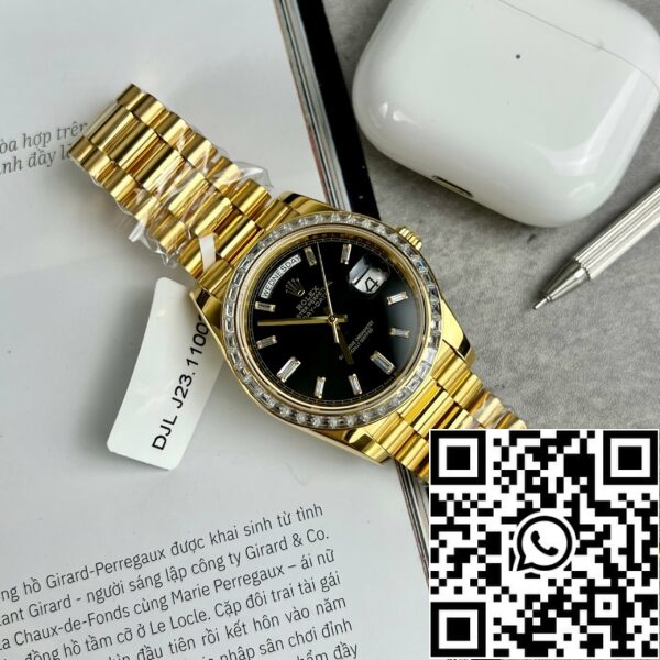 z4645734761136 14d412c2997da295b3ee162207382086 7c3a7736 1567 40da a9c2 dd3e61f0f9d3 Rolex Day-Date 40 228398TBR avvolto oro giallo 18k e lunetta Baguette moissanite