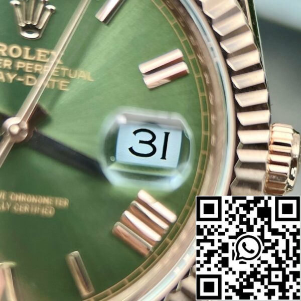 z4655652366752 e255377f779e6445024f4c187f1a1fe7 6d77e71a ece8 41c9 a003 d9d7a857cb1e Rolex Day-Date 40 228235 Gold Filled 18k med 150 gram vægt grøn urskive