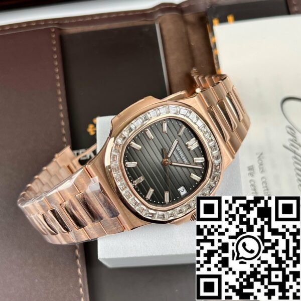 z4660904648257 fab6bd85a0e5e1f33798df3b2ce4300c Patek Philippe Nautilus 5711/1R-001 -Baguete em ouro rosa de 18k e moissanite