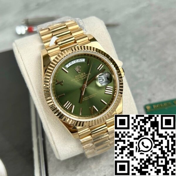 z4661310267940 1300c4efa8251cf11967bef62bc4ae94 9e44a30d 07c8 4509 9381 4ce52631af37 Rolex Day-Date 40 228235 Kulta Täytetty 18k 167 grammaa paino vihreä soittaa