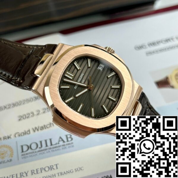 z4664181233818 5f9f8752f2198176447f46b62ec7651c Patek Philippe Nautilus 5711/1R-001 - Versão com bracelete em pele em ouro rosa de 18k