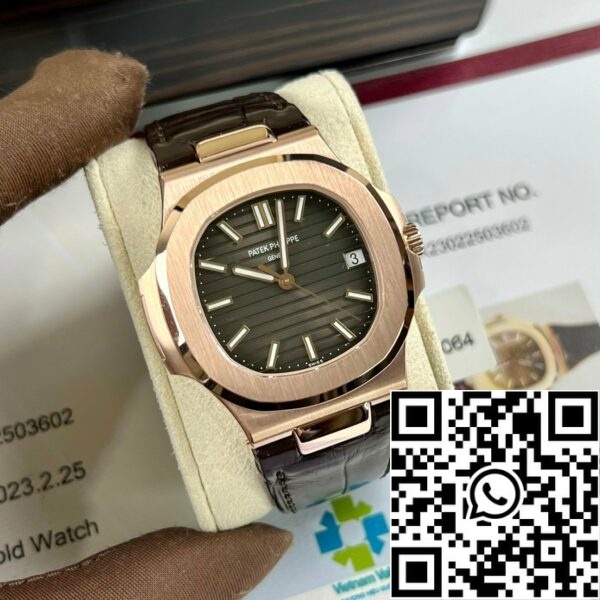 z4664181359697 71b5df5d9a6d9bc80645e55a7bcf8470 Patek Philippe Nautilus 5711/1R-001 - Versão com bracelete em pele em ouro rosa de 18k