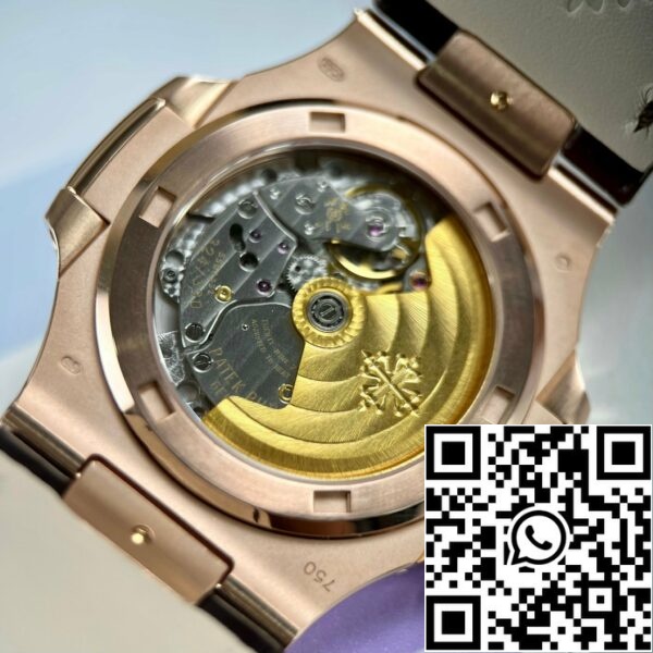 z4664181564406 7c4d022e3ca34709ad4d82299b13026d Patek Philippe Nautilus 5711/1R-001 - Învelit în aur roz de 18k Versiunea cu bandă din piele