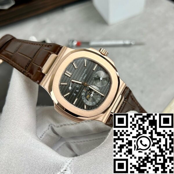 z4665883695036 d99c17fb9ad8d95b3ca3bf5c5268eb32 Patek Philippe Nautilus 5712 18k gefüllt Roségold mit grauem Zifferblatt von PPF