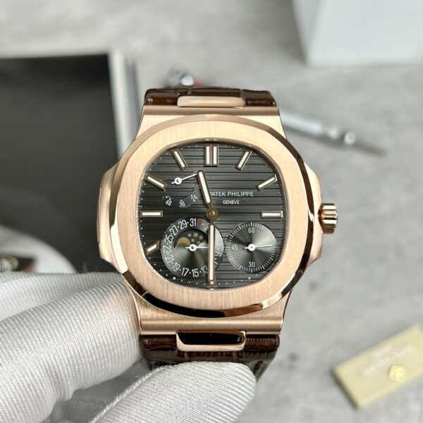 z4665883699488 1b1cee6a9c73614c3f4d25b311ad0c2c Patek Philippe Nautilus 5712 18k roségoud met grijze wijzerplaat van PPF