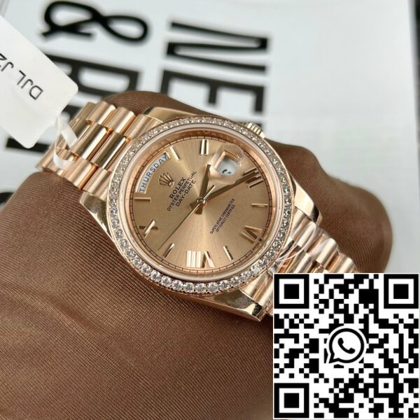 z4689778103927 13693fc438c5cc3563dd82256207b4ac 41534ab5 1142 49e1 9f51 e23b3fcf2e62 escala Rolex Oyster Day-Date 40mm 228235 recubierto de oro rosa de 18 quilates Mejor Edición 1:1 bisel de moissanita de 130 gramos