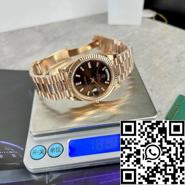 z4731050311302 fca589355435c09a2c9c829d87a1fe35 2b44df7e b116 4a87 abb0 3ee86a7d4ce4 Rolex Day-Date 40mm 228235 cadran chocolat 18k or rose 167 grammes