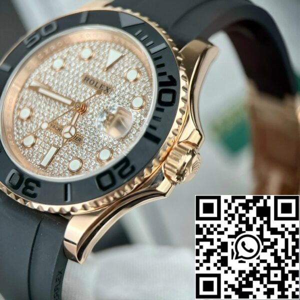 z4737447070655 0ca422e2b8e7dbc8978819d572671474 b73bd8ec 5a55 4a63 ab6e c74d6fece551 Rolex Yacht-Master 40 126655 Pave kamnita številčnica - 3235 Gibanje prevlečeno 18k zlato in moissanite