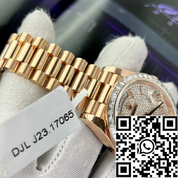 z4836192696657 94d18beaa64bfbad048c5829c18d19f1 b38cf891 4cc9 4e0d b4be c4ff66700f76 Rolex Day-Date 36mm Everose Gold 128345RBR belagt 18k med fuld Moissanite