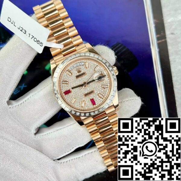 z4836192719413 cee9e21f02a32eb2c102a1f47c0ebe1e 1 0463e421 6ed3 411e b88a c556949a3c4c Rolex Day-Date 36mm Everose arany 128345RBR bevonatú 18k teljes Moissanite-mal