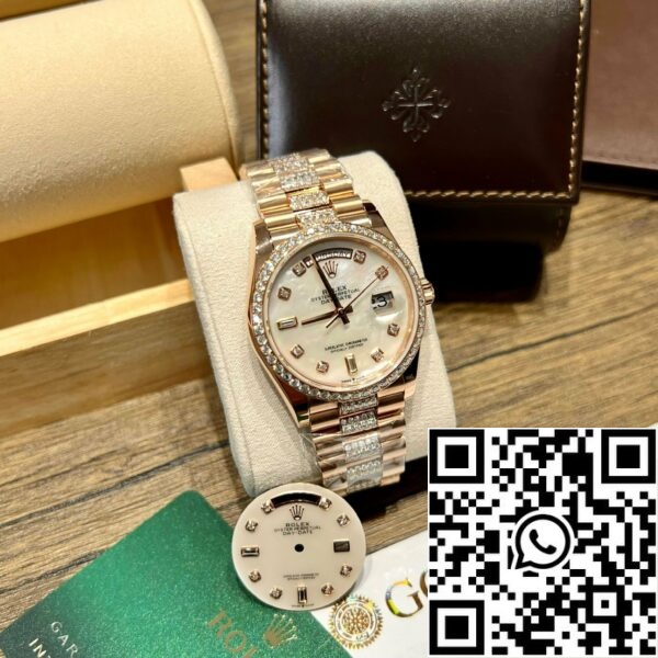 z5270468215345 cd4357283995a09008af6f516d52005d 2b964958 1b8b 4989 bb00 774a9ea21c6e Rolex Day-Date M128345RBR-0030 Mother of Pearl 1:1 Best Edition mukautetun 18k ja moissanite