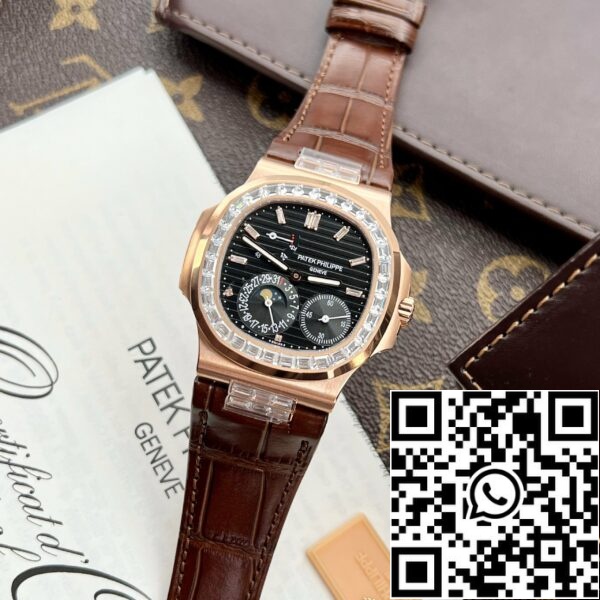 z5270692320644 942ad22a03d567fc174a6b0418cf2791 Patek Philippe Nautilus 5724R-001 GR gyári 1:1 legjobb kiadás Fekete számlap Rózsaarany és kő