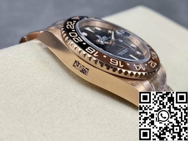 z5455843443394 a3c12b19aab3fce0fa3e5c9bbdf0ab0e Rolex GMT Master II 126715CHNR-0001 1:1 Beste Editie C+ Fabrieksroze Goud