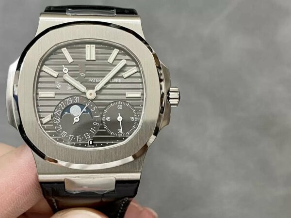 z5492145379145 b8dc6cfdbde9c9e22d1e3582410059b1 Patek Philippe Nautilus 5712G-001 Szürke számlap 1:1 Best Edition PPF gyári V2 bőrszíj