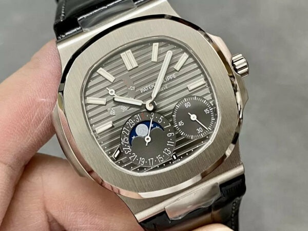 z5492145550297 4f94bbe543af71bd768930b5de92a6d3 Patek Philippe Nautilus 5712G-001 Szürke számlap 1:1 Best Edition PPF gyári V2 bőrszíjjal Patek Philippe Nautilus 5712G-001 Szürke számlap 1:1 Best Edition PPF gyári V2 bőrszíj