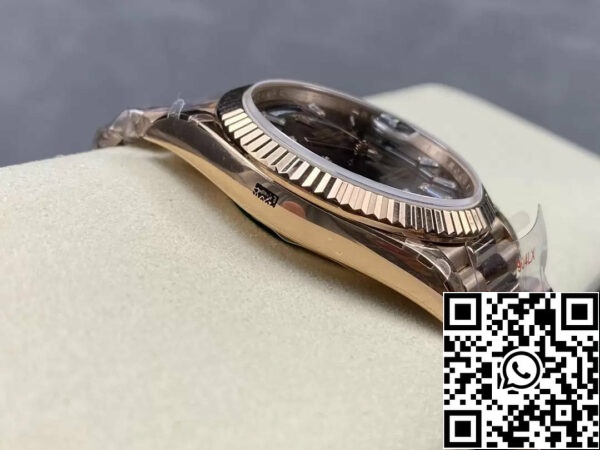 z5584003315373 343a457fb81846eda3d9d29b2796de62 Rolex Day Date M228235-0003 V5 40mm QF Factory 1:1 Mejor Edición Chocolate Dial Bisel