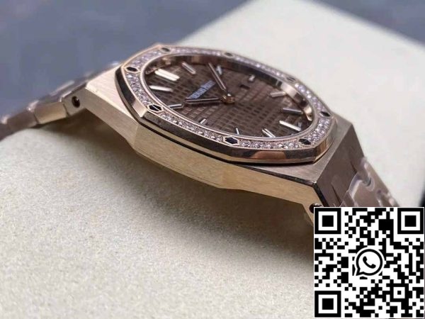 z5741860397455 d8f97b79b996d427ea968ee388f8842a Audemars Piguet 67651 Quarzo 33mm 1:1 Best Edition ZF Factory Quadrante marrone Oro rosa