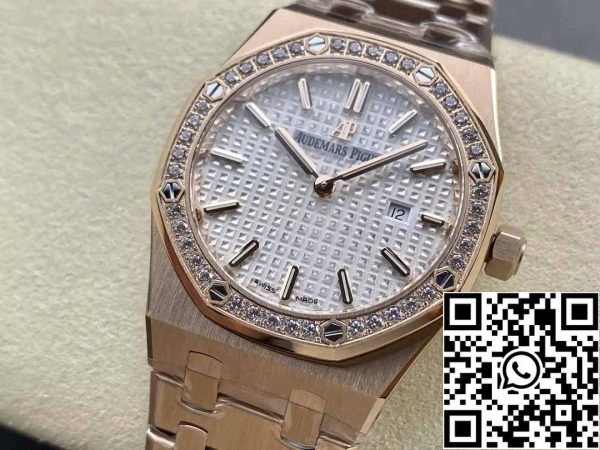 z5742671444879 091f0e1d803004acfe2f304aaf58eb29 1 Audemars Piguet 67651 Quarzo 33mm 1:1 Best Edition ZF Factory Quadrante Bianco Oro Rosa Diamante