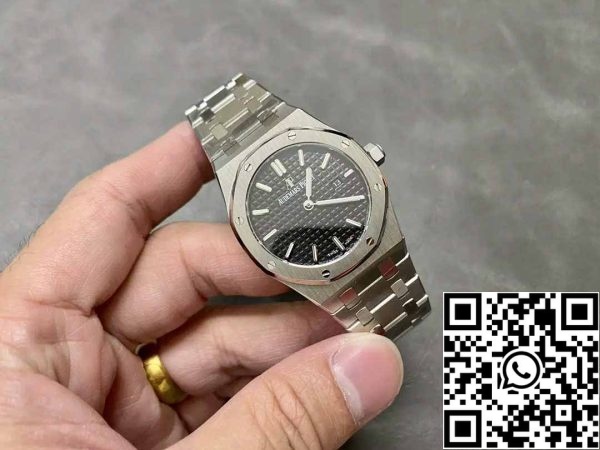 z5742674439818 efe71d3e821af76c99b49df562d7ddc1 Audemars Piguet 67651 Quartz 33mm 1:1 Best Edition ZF Factory Cadran Noir Boîtier Argent