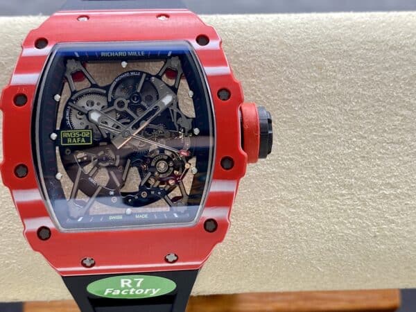 Richard Mille RM035 02 11 Най-добър клонинг R7 Factory Червен карбонов корпус Черна каишка 4 Richard Mille RM035-02 1:1 Най-добър клонинг R7 Factory Червен карбонов корпус Черна каишка